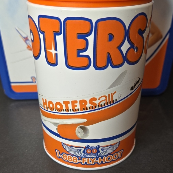 Rare Hooters Air Blue and Orange Lunchbox with Thermos And Hat - Picture 3 of 10